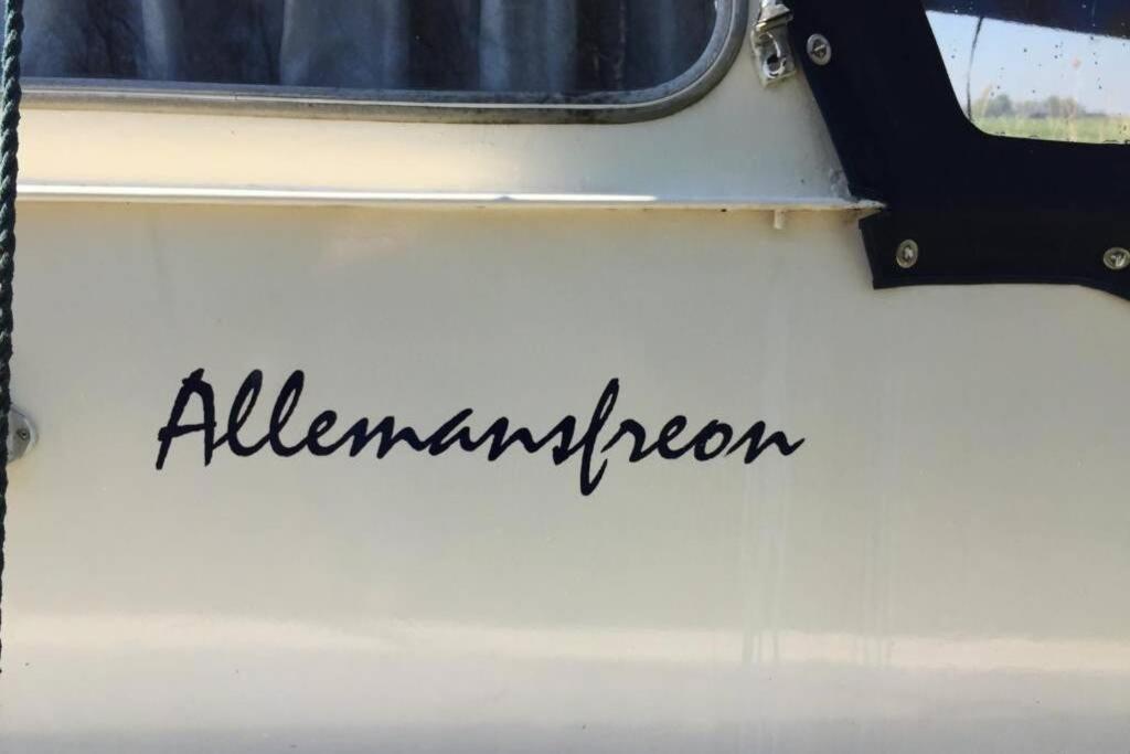 Boat Allemansfreon - Kamperen Op Het Water - Niet Om Mee Te Varen - Read Host Profile-Lees Hostprofiel Jutrijp Eksteriør billede