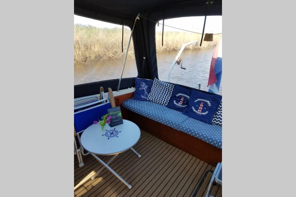 Boat Allemansfreon - Kamperen Op Het Water - Niet Om Mee Te Varen - Read Host Profile-Lees Hostprofiel Jutrijp Eksteriør billede