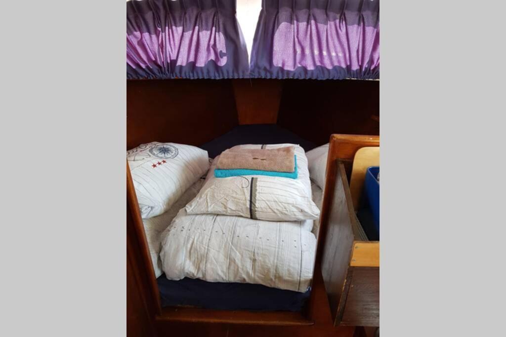 Boat Allemansfreon - Kamperen Op Het Water - Niet Om Mee Te Varen - Read Host Profile-Lees Hostprofiel Jutrijp Eksteriør billede