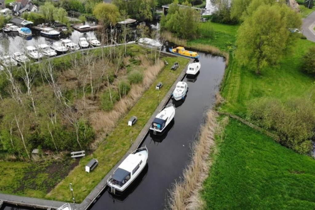 Boat Allemansfreon - Kamperen Op Het Water - Niet Om Mee Te Varen - Read Host Profile-Lees Hostprofiel Jutrijp Eksteriør billede