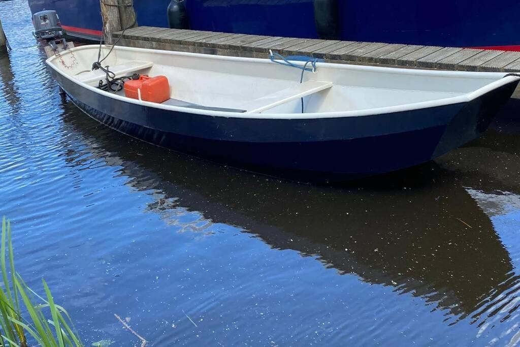 Boat Allemansfreon - Kamperen Op Het Water - Niet Om Mee Te Varen - Read Host Profile-Lees Hostprofiel Jutrijp Eksteriør billede