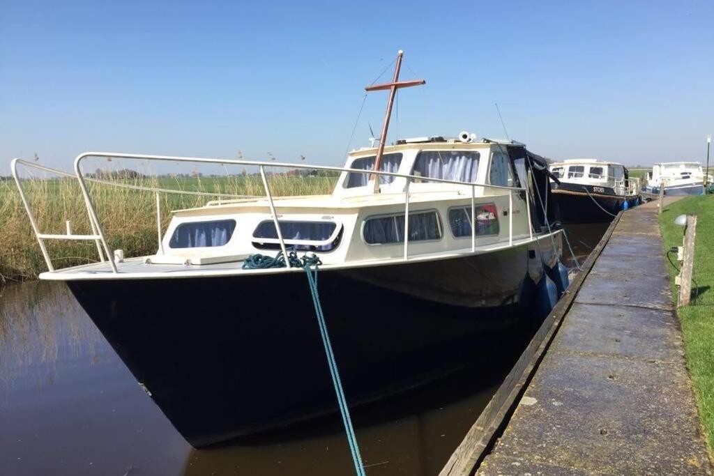 Boat Allemansfreon - Kamperen Op Het Water - Niet Om Mee Te Varen - Read Host Profile-Lees Hostprofiel Jutrijp Eksteriør billede