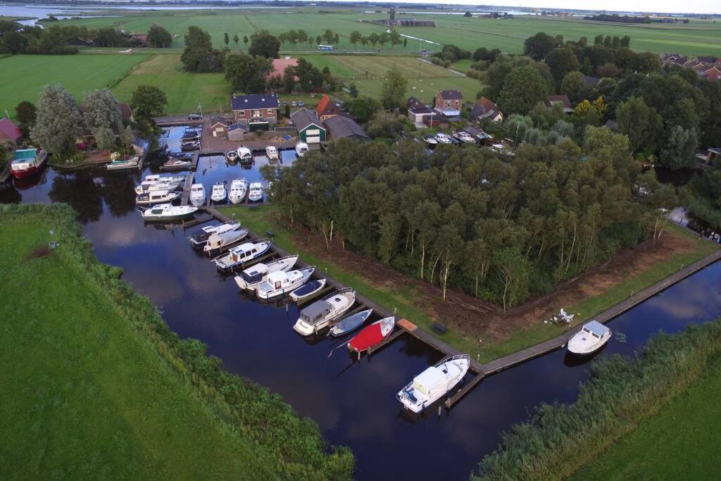 Boat Allemansfreon - Kamperen Op Het Water - Niet Om Mee Te Varen - Read Host Profile-Lees Hostprofiel Jutrijp Eksteriør billede
