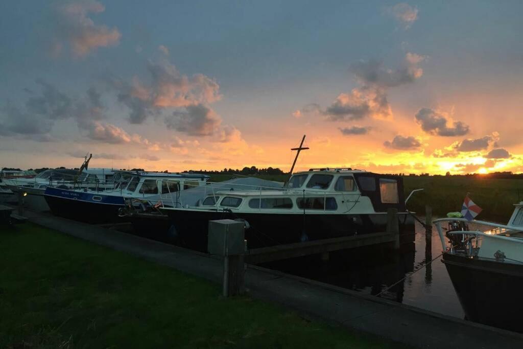 Boat Allemansfreon - Kamperen Op Het Water - Niet Om Mee Te Varen - Read Host Profile-Lees Hostprofiel Jutrijp Eksteriør billede