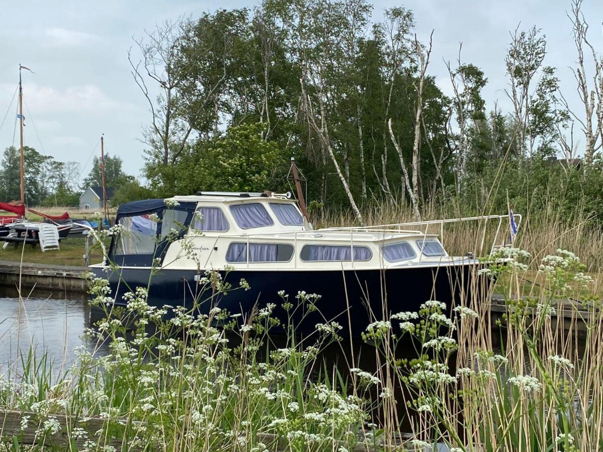 Boat Allemansfreon - Kamperen Op Het Water - Niet Om Mee Te Varen - Read Host Profile-Lees Hostprofiel Jutrijp Eksteriør billede